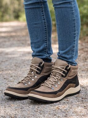 BareTraps Hiking Boots Women Size 8M Brown NEW Without Box Comfort Outdoor